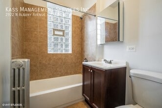 2922 N Albany Ave in Chicago, IL - Building Photo - Building Photo