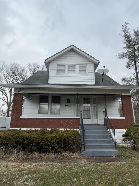 1837 Lower Hunters Trce in Louisville, KY - Building Photo