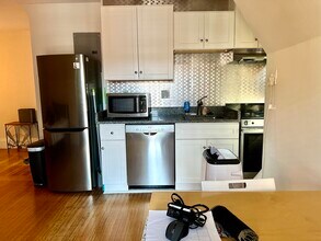 1750 Beacon St, Unit 9 in Brookline, MA - Building Photo - Building Photo