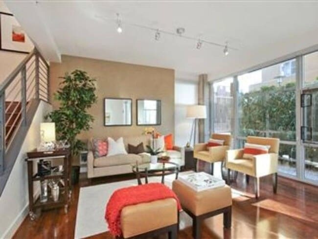 235 Berry St, Unit Apt 102