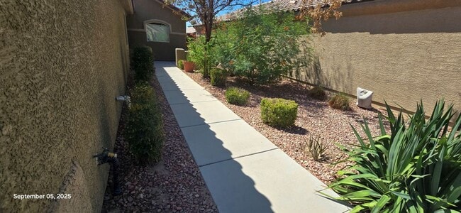 5715 Crowbush Cove Pl in Las Vegas, NV - Building Photo - Building Photo