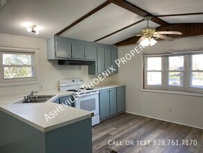31 Linda Vista Dr in Asheville, NC - Building Photo - Building Photo