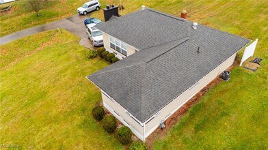 134 Carroll Dr in St. Clairsville, OH - Building Photo - Building Photo