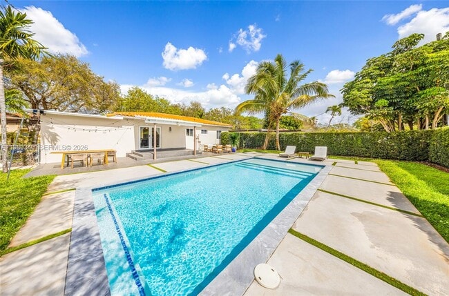 172 Bentley Dr in Miami Springs, FL - Building Photo - Building Photo