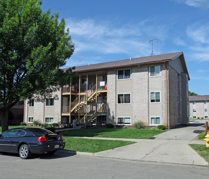 101 E Van Lake Dr in Vandalia, OH - Foto de edificio