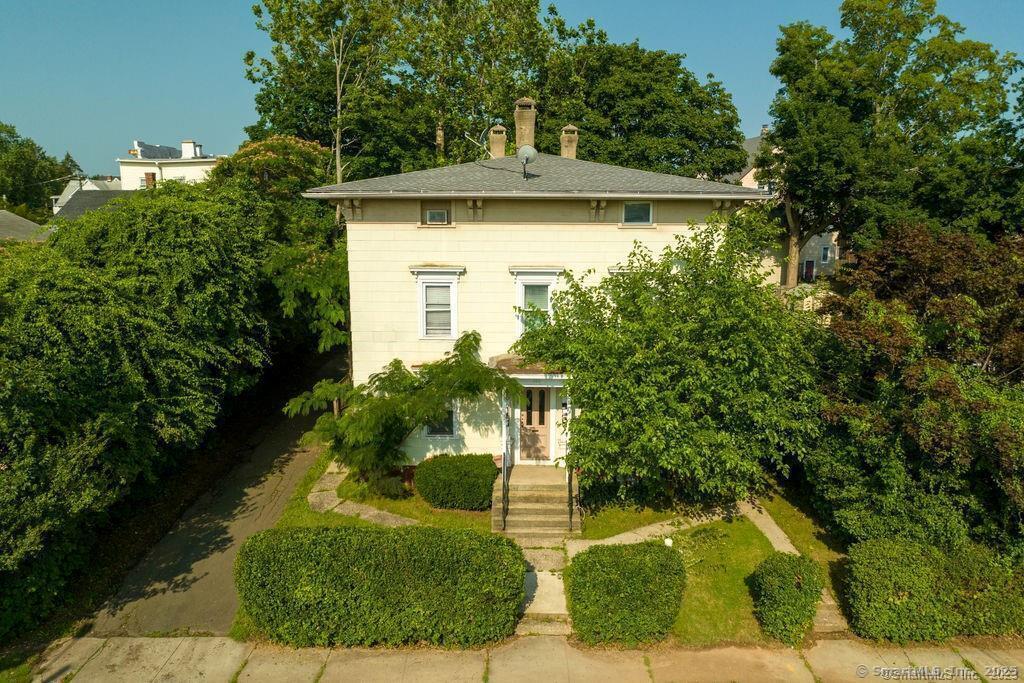 323 Maple St in New Britain, CT - Building Photo