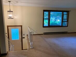 7 Overlook Ave in Londonderry, NH - Building Photo - Building Photo