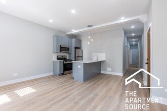 427 W Belmont Ave, Unit 2 in Chicago, IL - Foto de edificio - Building Photo