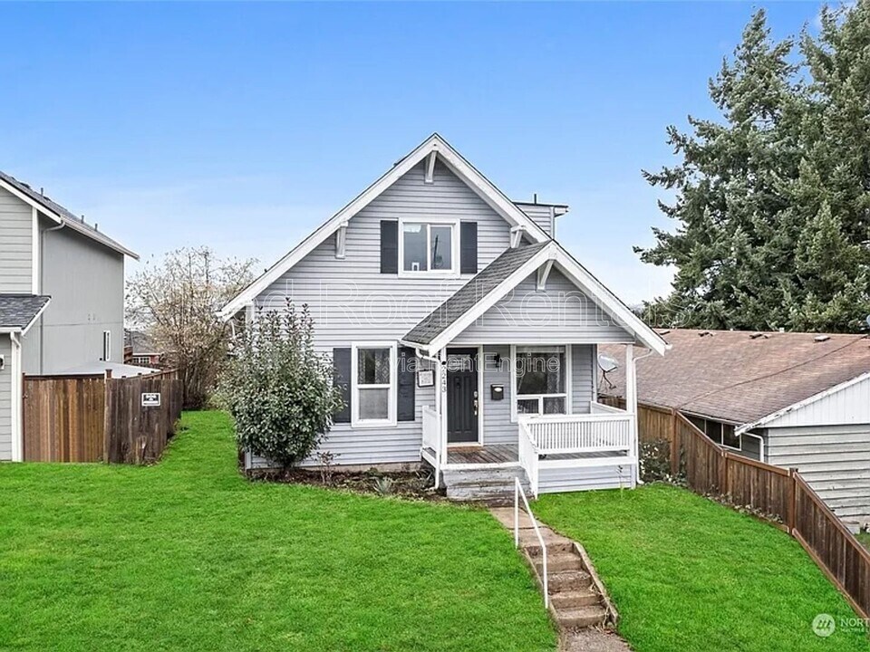 2243 E 35th St in Tacoma, WA - Building Photo