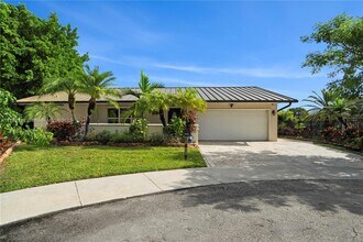 1901 NW 41st St in Oakland Park, FL - Building Photo - Building Photo