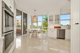 733 Crandon Blvd in Key Biscayne, FL - Building Photo - Building Photo