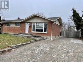 49 Jacobson Ave in St Catharines, ON - Building Photo