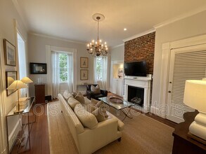 22 Wentworth St in Charleston, SC - Foto de edificio - Building Photo