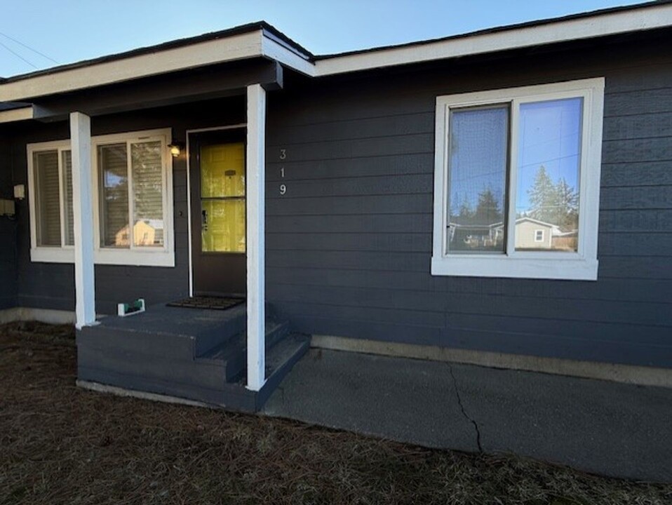 319 Madison Ave in South Cle Elum, WA - Building Photo