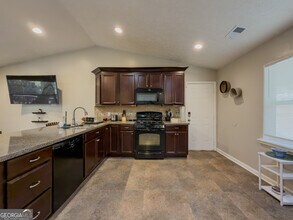 580 Pineland Cir in Mableton, GA - Building Photo - Building Photo