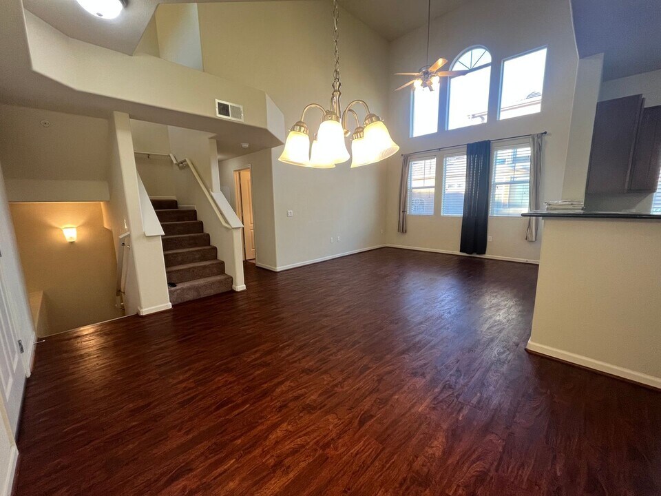 1900 Danbrook Dr in Sacramento, CA - Building Photo