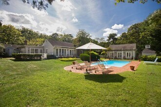 474 Water Mill Towd Rd in Southampton, NY - Building Photo - Building Photo