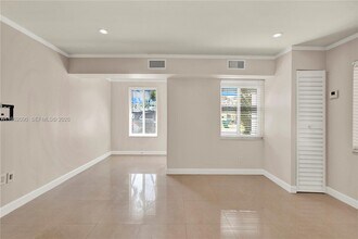 5901 SW 45th St in Miami, FL - Building Photo - Building Photo