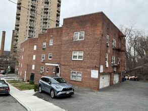 172 Ravine Ave in Yonkers, NY - Building Photo - Building Photo