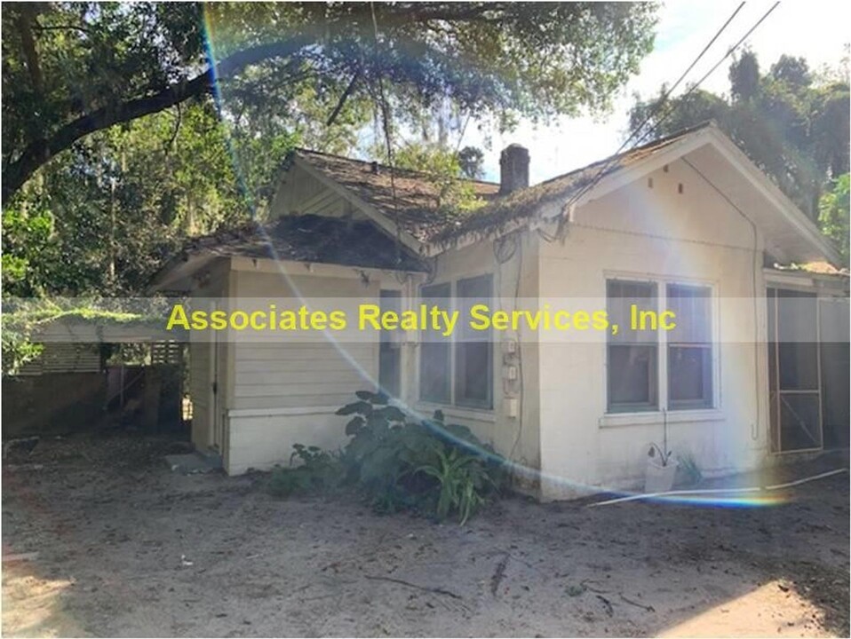 2511 NW 6th St in Gainesville, FL - Building Photo