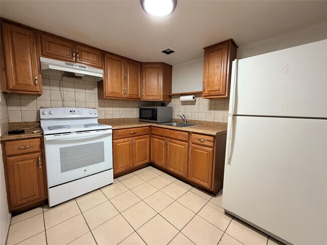 1729 Moffett St in Hollywood, FL - Building Photo - Building Photo