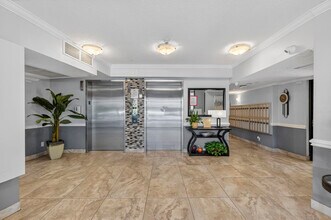 3499 Oaks Way in Pompano Beach, FL - Building Photo - Building Photo