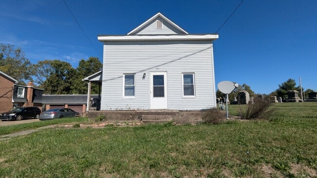 223 E Maple St in Hartville, OH - Building Photo - Building Photo
