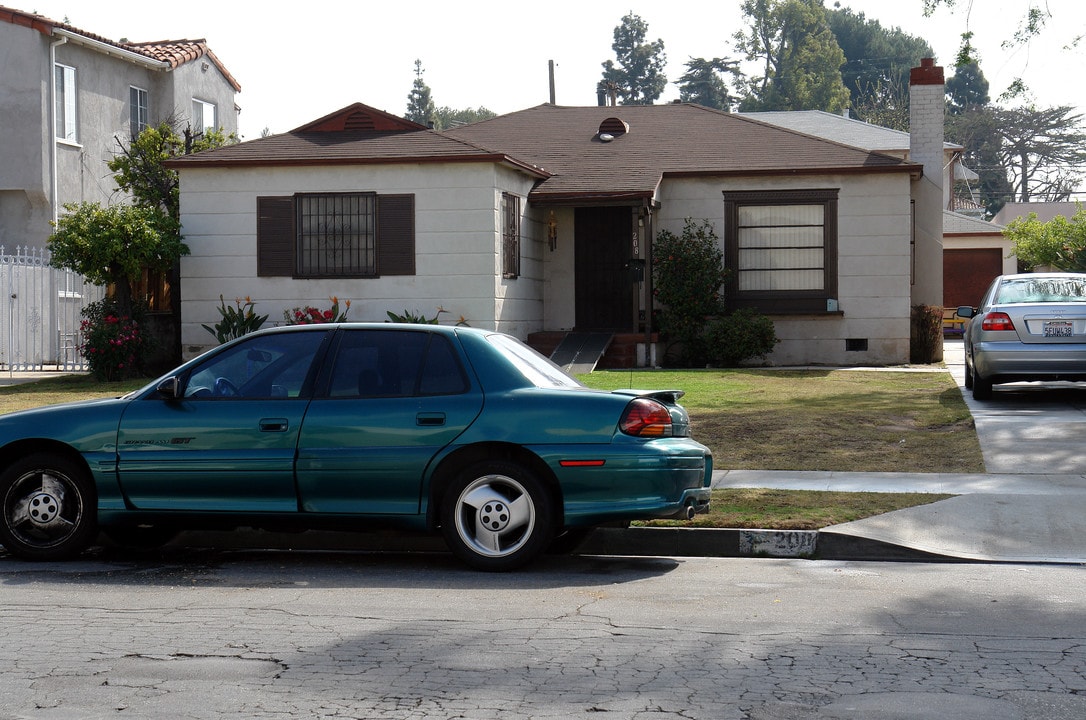 208 N Locust St in Inglewood, CA - Building Photo