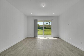 6429 Seabright Ter in Fort Pierce, FL - Foto de edificio - Building Photo