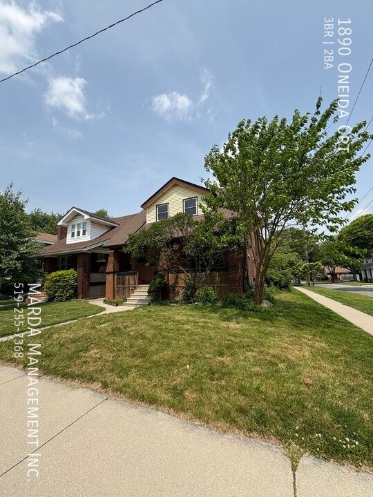 1890 Oneida Ct in Windsor, ON - Building Photo