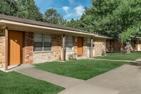 Green Meadow Apartments in Lufkin, TX - Foto de edificio - Building Photo