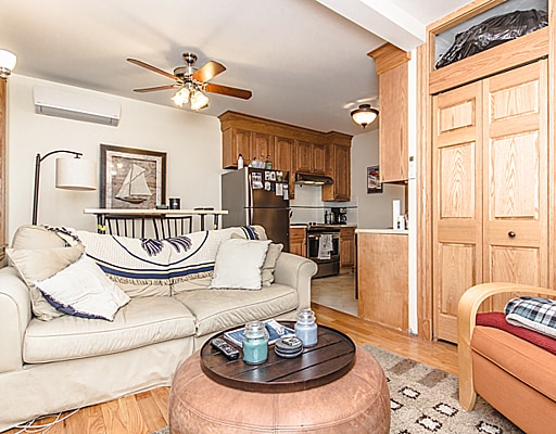 137 Charles, Unit 1 in Boston, MA - Foto de edificio - Building Photo