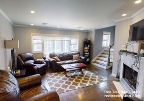 329 W 4th St in Boston, MA - Building Photo