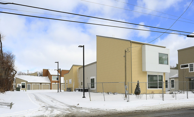 Fairfax Intergenerational Housing in Cleveland, OH - Foto de edificio - Building Photo