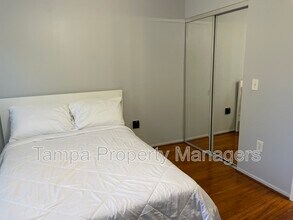 9015 Westchester Cir in Tampa, FL - Building Photo - Building Photo