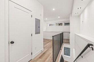 4710 Woodland Ave in Philadelphia, PA - Building Photo - Building Photo