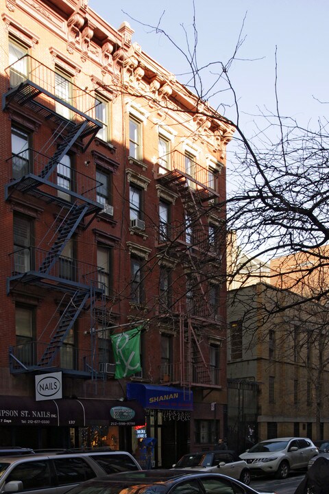 139 Thompson St in New York, NY - Foto de edificio