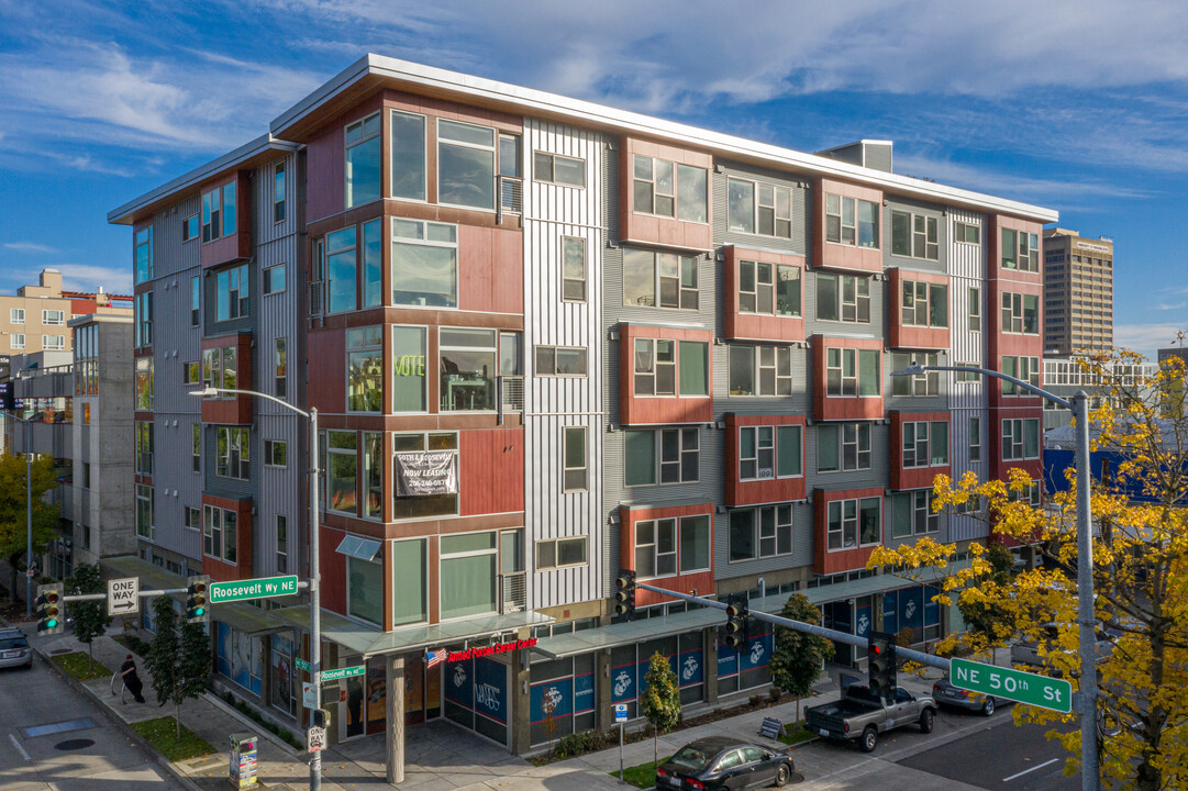 50th & Roosevelt in Seattle, WA - Foto de edificio