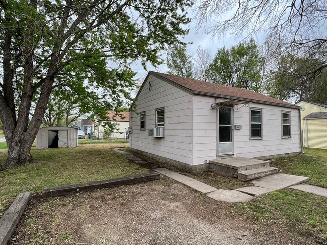 1633 N Madison St in Junction City, KS - Building Photo - Building Photo
