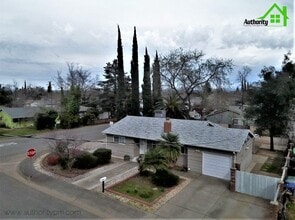3909 Mercury Dr in Redding, CA - Building Photo - Building Photo