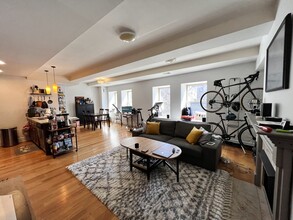 1470 W Carmen Ave, Unit 101 in Chicago, IL - Building Photo - Building Photo