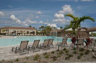 17724 Gawthrop Dr, Unit 308 in Bradenton, FL - Building Photo