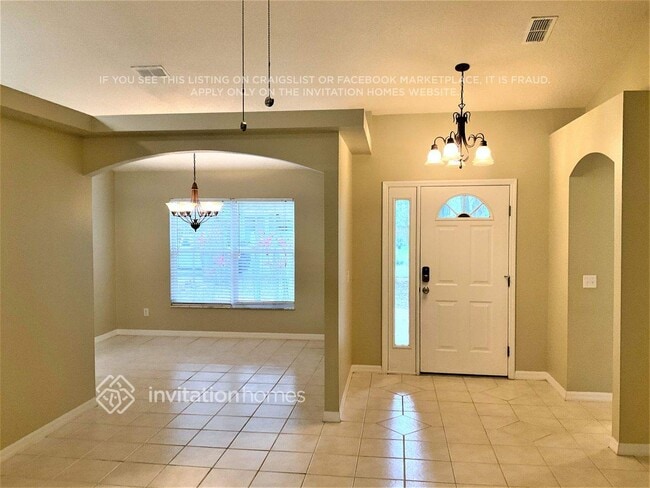 1515 Pine Tree Dr in Edgewater, FL - Building Photo - Building Photo