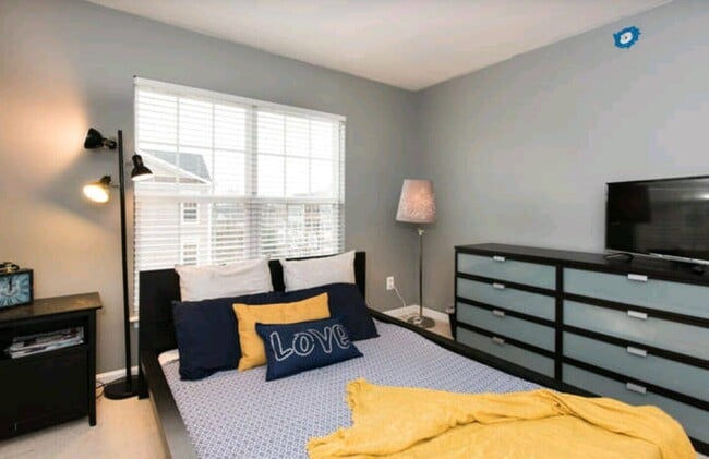 6267 Aster Haven Cir in Haymarket, VA - Building Photo - Building Photo