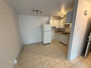 114 Rue des Textiles in Cowansville, QC - Building Photo - Building Photo