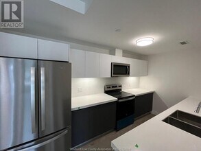 3340 Stella Crescent in Windsor, ON - Building Photo - Building Photo