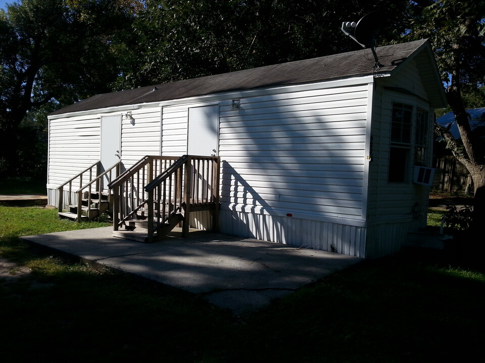9588 NE Jacksonville Rd in Anthony, FL - Building Photo