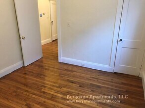 129 Sutherland Rd, Unit B in Boston, MA - Building Photo - Building Photo