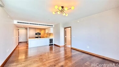 1555 Kapiolani Blvd in Honolulu, HI - Building Photo - Building Photo