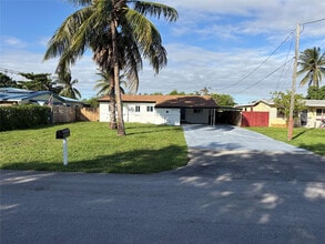 4697 SW 35th Ave in Fort Lauderdale, FL - Building Photo - Building Photo